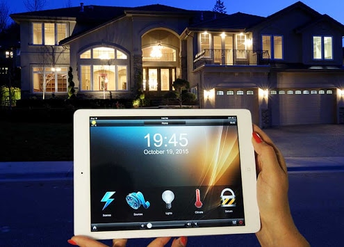 تصویری مربوط به سیستم روشنایی خانه هوشمند است که کاربر از راه دور روشنایی خانه را تنظیم می کند.