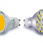 تصویری از لامپ ال ای دی smd و cob را با پس زمینه سفید نشان می دهد.
