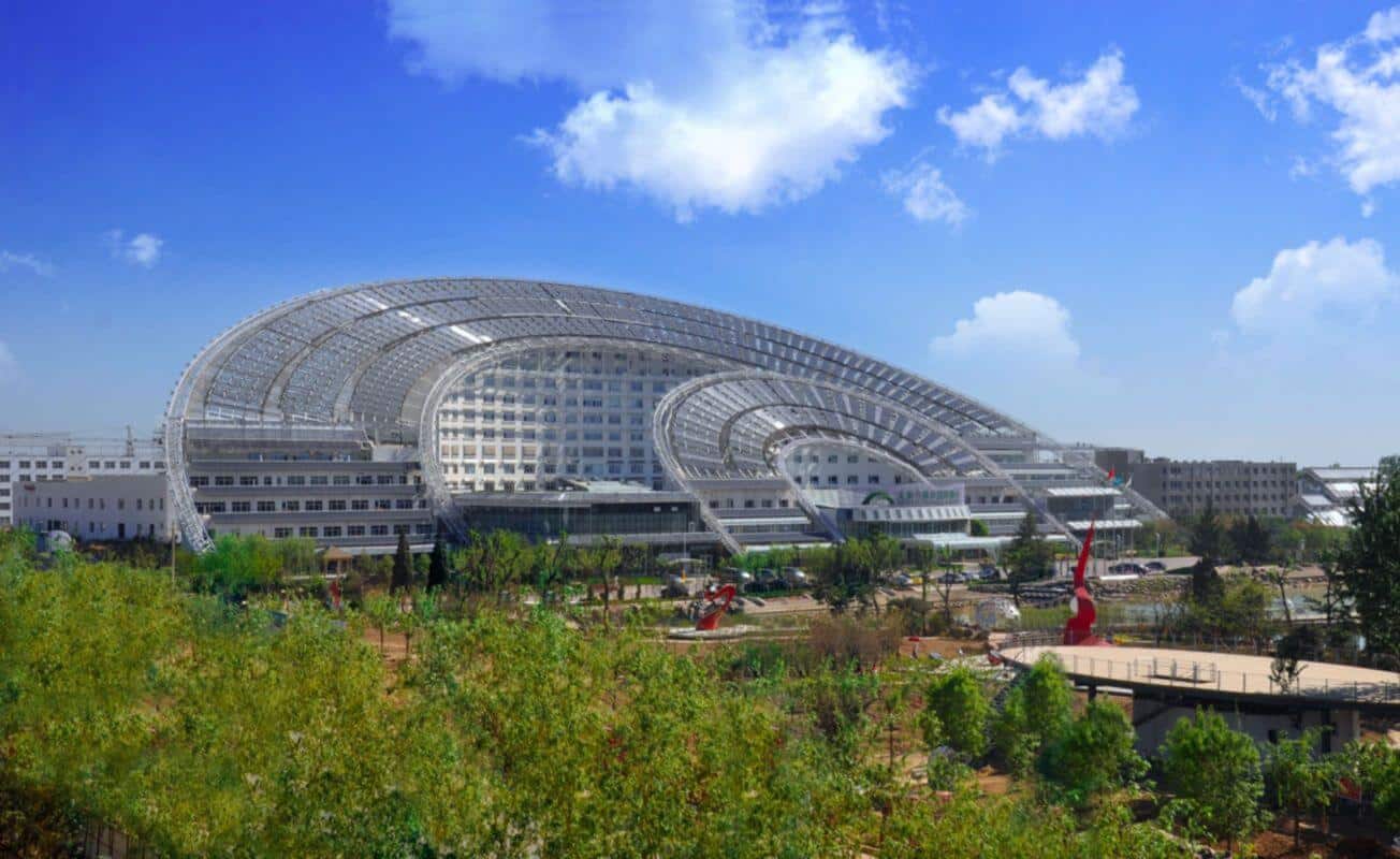 تصویری از نماد خورشید و ماه در چین نشان میدهد که نمونه ای از معماری سبز در جهان می باشد.