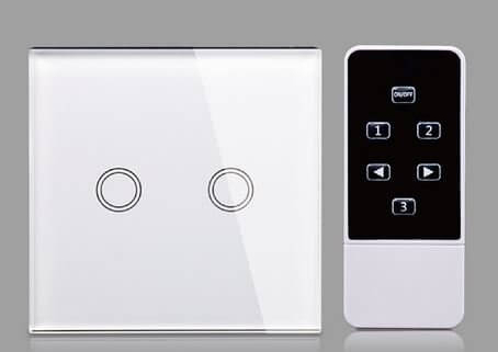 تصویری از کلید هوشمند به رنگ سفید و ریموت را نشان می دهد.